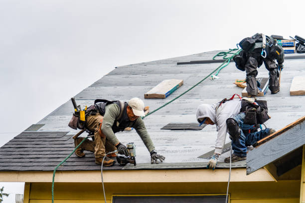 Professional Gutter Installation technician working in Manito, IL
